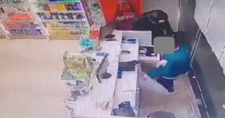 Exige a entrega do dinheiro